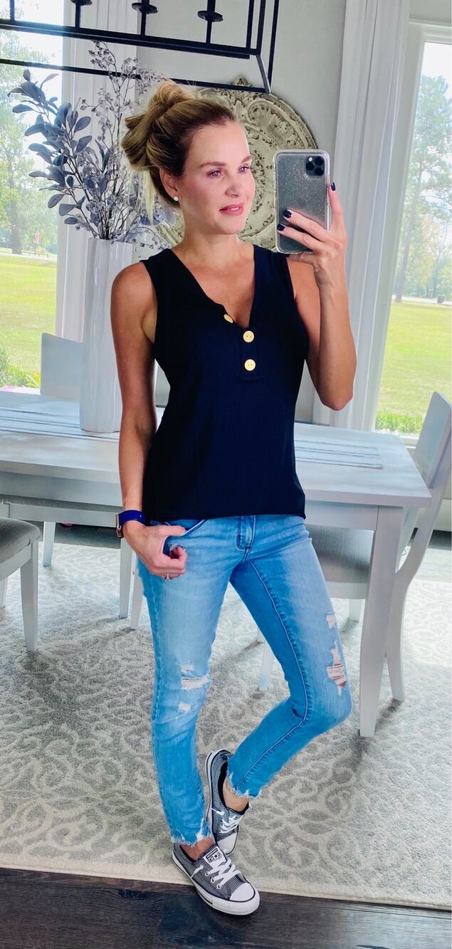 NEW Boutique Black Ribbed Stretch V-Neck Button Sleeveless Top Blouse M